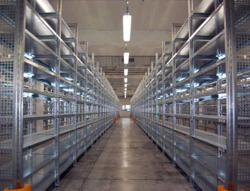 Arredamento con Scaffalature Metalliche